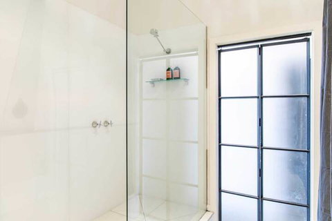 Stylish Warehouse Conversion In Heart Of Fitzroy - South Australia Travel 5