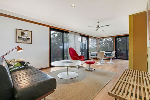 On The Hill At Metung - South Australia Travel 5