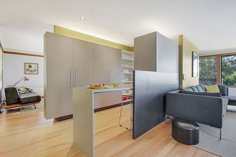 On The Hill At Metung - South Australia Travel 6