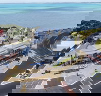 Aloha Waterfront Properties - South Australia Travel