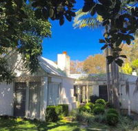 Wisteria Cottage on the Lagoon / Beach