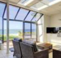 Whispering Sands 10 Sandy Point Road Luxury waterfront home with aircon WIFI  Foxtel - South Australia Travel
