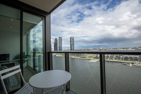 Delightful 2BR Riverview@docklands - South Australia Travel 3
