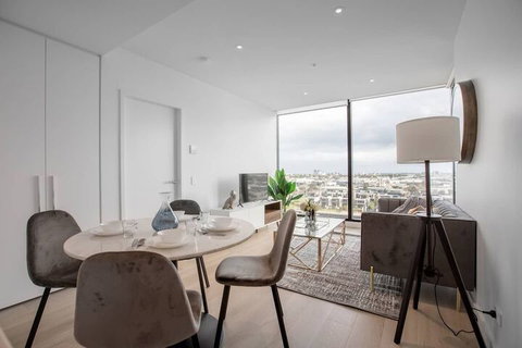 Delightful 2BR Riverview@docklands - South Australia Travel 6