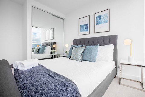 Delightful 2BR Riverview@docklands - South Australia Travel 7