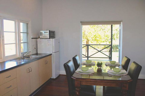 Upper Reach Spa Cottage - South Australia Travel 7