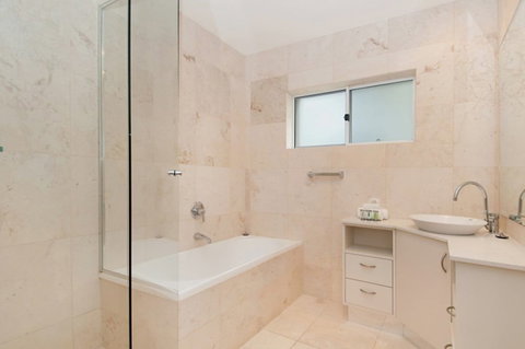 Noosa Penthouse Close To Hastings Street Unit 2 Vue 28 Edgar Bennett Ave - South Australia Travel 4