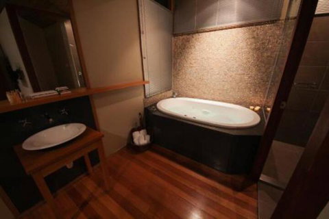 Indulge At Hepburn - South Australia Travel 0