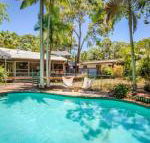 8 Satinwood Drive Rainbow Shores Architecturally Designed Pool Walk to Beach - South Australia Travel