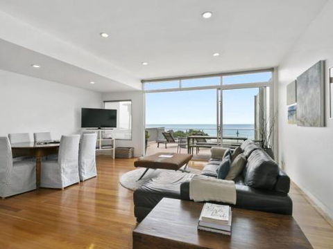 LOUTTIT BAY APARTMENT 2 Main Street With Wifi & Views - South Australia Travel 3