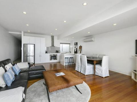 LOUTTIT BAY APARTMENT 2 Main Street With Wifi & Views - South Australia Travel 1