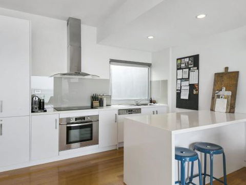 LOUTTIT BAY APARTMENT 2 Main Street With Wifi & Views - South Australia Travel 0