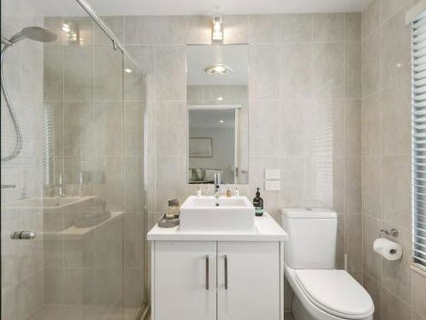 LOUTTIT BAY APARTMENT 2 Main Street With Wifi & Views - South Australia Travel 2