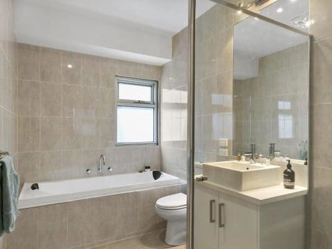 LOUTTIT BAY APARTMENT 2 Main Street With Wifi & Views - South Australia Travel 6