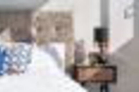 Sylish New Apartment For 6 With Parking In Penrith - South Australia Travel 5