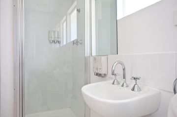 Easystay Studio Apartments - South Australia Travel 4