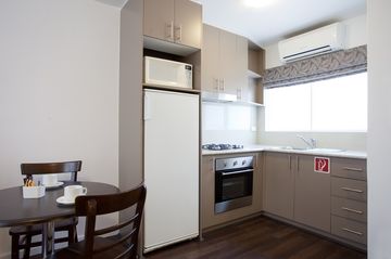 Easystay Studio Apartments - South Australia Travel 6