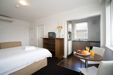 Easystay Studio Apartments - South Australia Travel 3