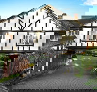 Elizabethan Lodge - South Australia Travel