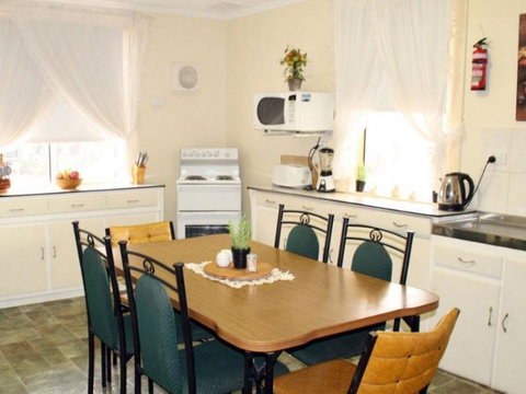 Squatters Cottage - South Australia Travel 6