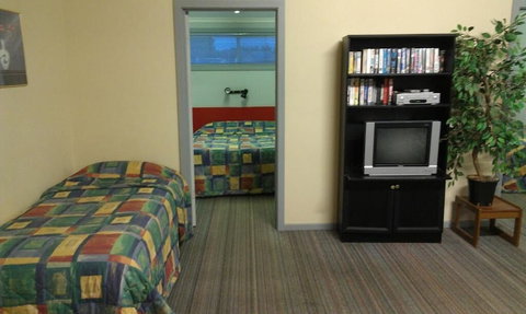 Avalon Motel - South Australia Travel 5