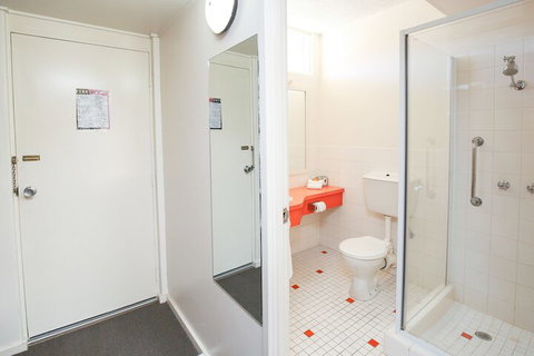 Sandors Motor Inn - South Australia Travel 5