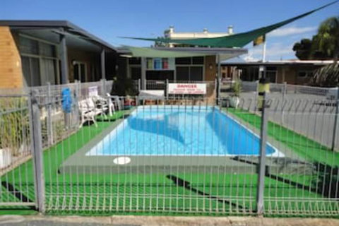 Cobb Inlander Motel - South Australia Travel 2
