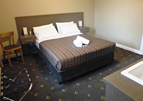 Formby Hotel - South Australia Travel 4