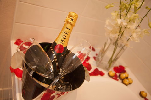 Wine Country Motor Inn - South Australia Travel 3