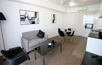 Under The Townsville Sun (694I) - South Australia Travel 1