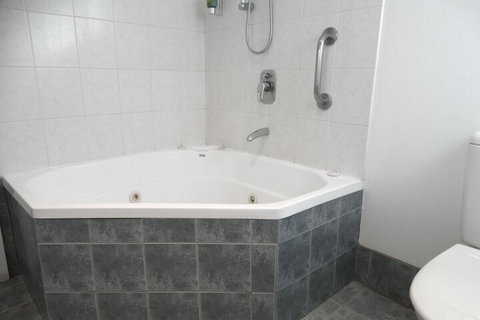 MAS Country Colonial Motor Inn - South Australia Travel 6