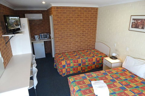 MAS Country Colonial Motor Inn - South Australia Travel 3