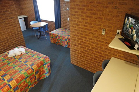 MAS Country Colonial Motor Inn - South Australia Travel 1