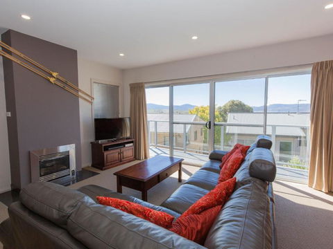 Opus 1 / 10 Poly Cow Lane - South Australia Travel 2