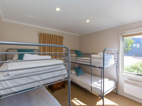 Opus 1 / 10 Poly Cow Lane - South Australia Travel 5