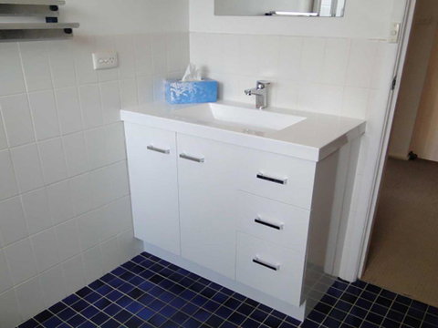 3 / 4 Victor Parade Great Townhouse & Walk To The Beach - South Australia Travel 1