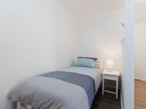 9 Shoal Bay Beach Apartments 2 Shoal Bay Road Air Conditioning & Complex Swimming Pool - South Australia Travel 2
