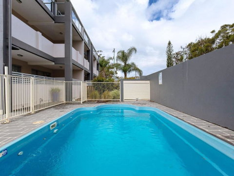 9 Shoal Bay Beach Apartments 2 Shoal Bay Road Air Conditioning & Complex Swimming Pool - South Australia Travel 1