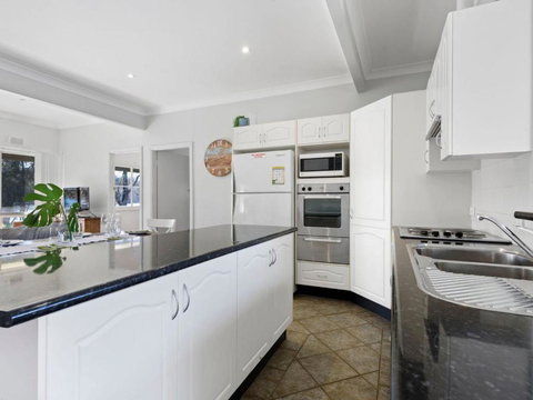 Rakali Cottage Lake Conjola - South Australia Travel 3