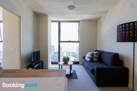 A Cozy CBD Suite With Spectacular City Views - South Australia Travel 1