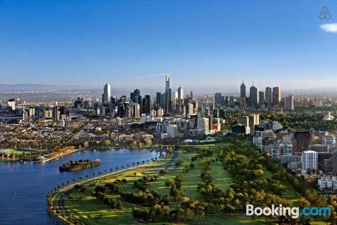 A Cozy CBD Suite With Spectacular City Views - South Australia Travel 4