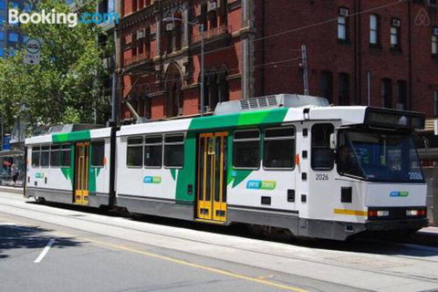 A Cozy CBD Suite With Spectacular City Views - South Australia Travel 3