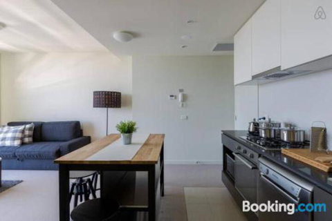 A Cozy CBD Suite With Spectacular City Views - South Australia Travel 0