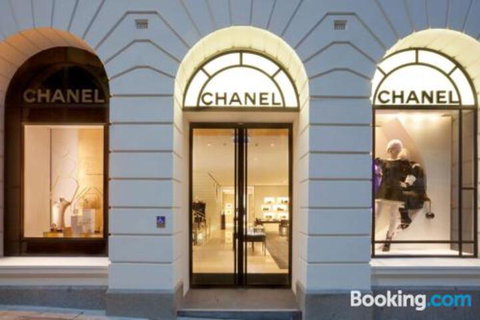 A Cozy CBD Suite With Spectacular City Views - South Australia Travel 6