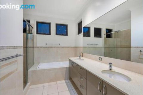 Narrabeen Beach House - South Australia Travel 6