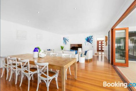 Narrabeen Beach House - South Australia Travel 1