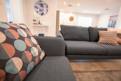 Contemporary â€˜Espritâ€™ With River Reserve Access - South Australia Travel 5