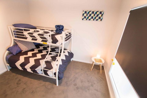 Contemporary â€˜Espritâ€™ With River Reserve Access - South Australia Travel 4