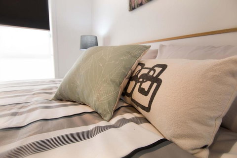 Contemporary â€˜Espritâ€™ With River Reserve Access - South Australia Travel 2