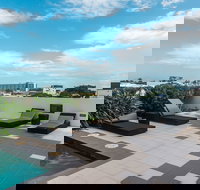 Airtrip Apartments on River Street